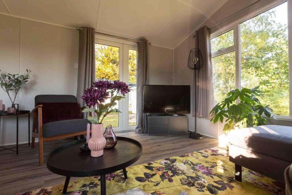 6-Persoons Chalet In Voorthuizen Op De Veluwe Villa Exterior foto